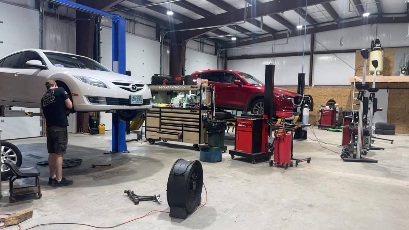 4-wheel alignment rack with Nissan and ViewSonic screen
